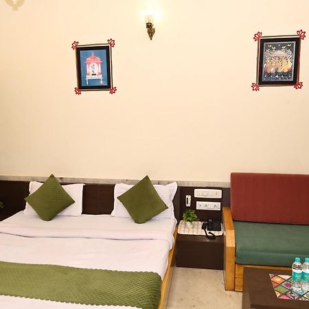 Hotel Suncity By Sharnam นาถดวารา ภายนอก รูปภาพ