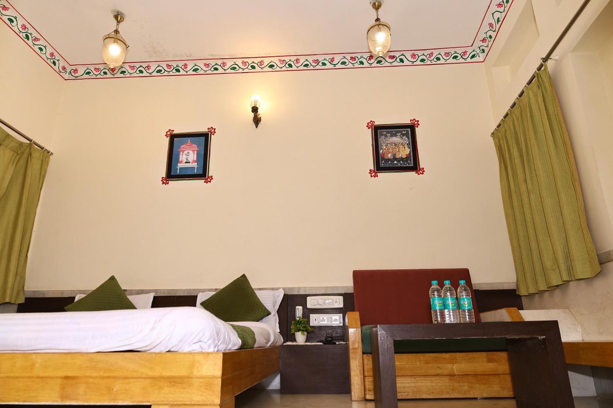 Hotel Suncity By Sharnam นาถดวารา ภายนอก รูปภาพ