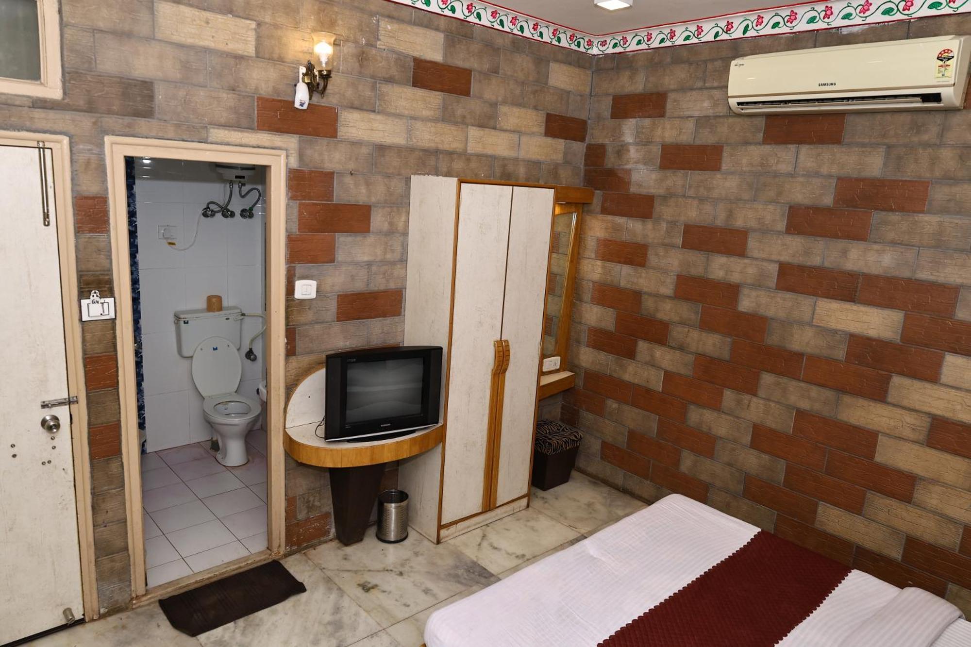 Hotel Suncity By Sharnam นาถดวารา ภายนอก รูปภาพ