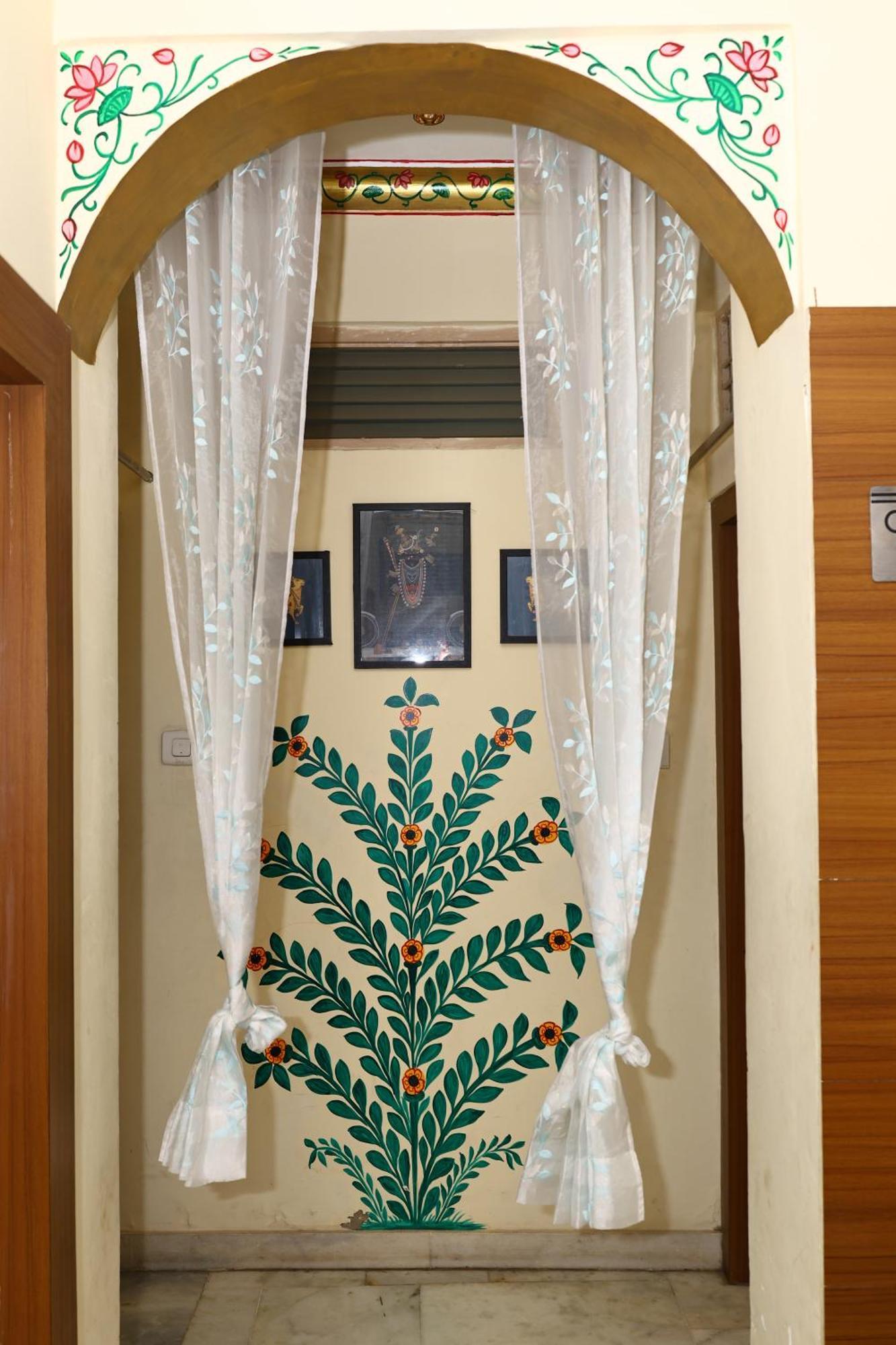 Hotel Suncity By Sharnam นาถดวารา ภายนอก รูปภาพ