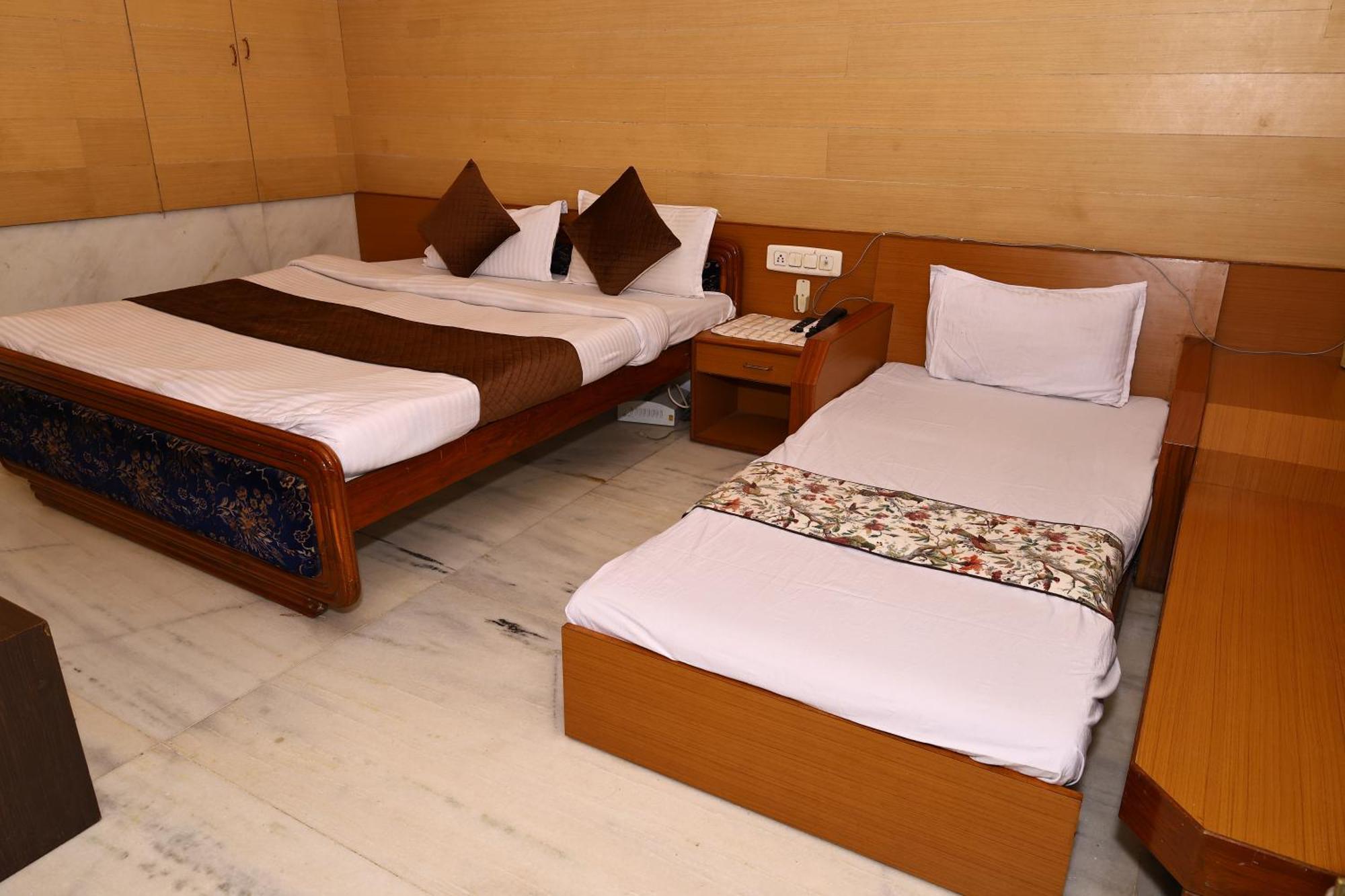 Hotel Suncity By Sharnam นาถดวารา ภายนอก รูปภาพ